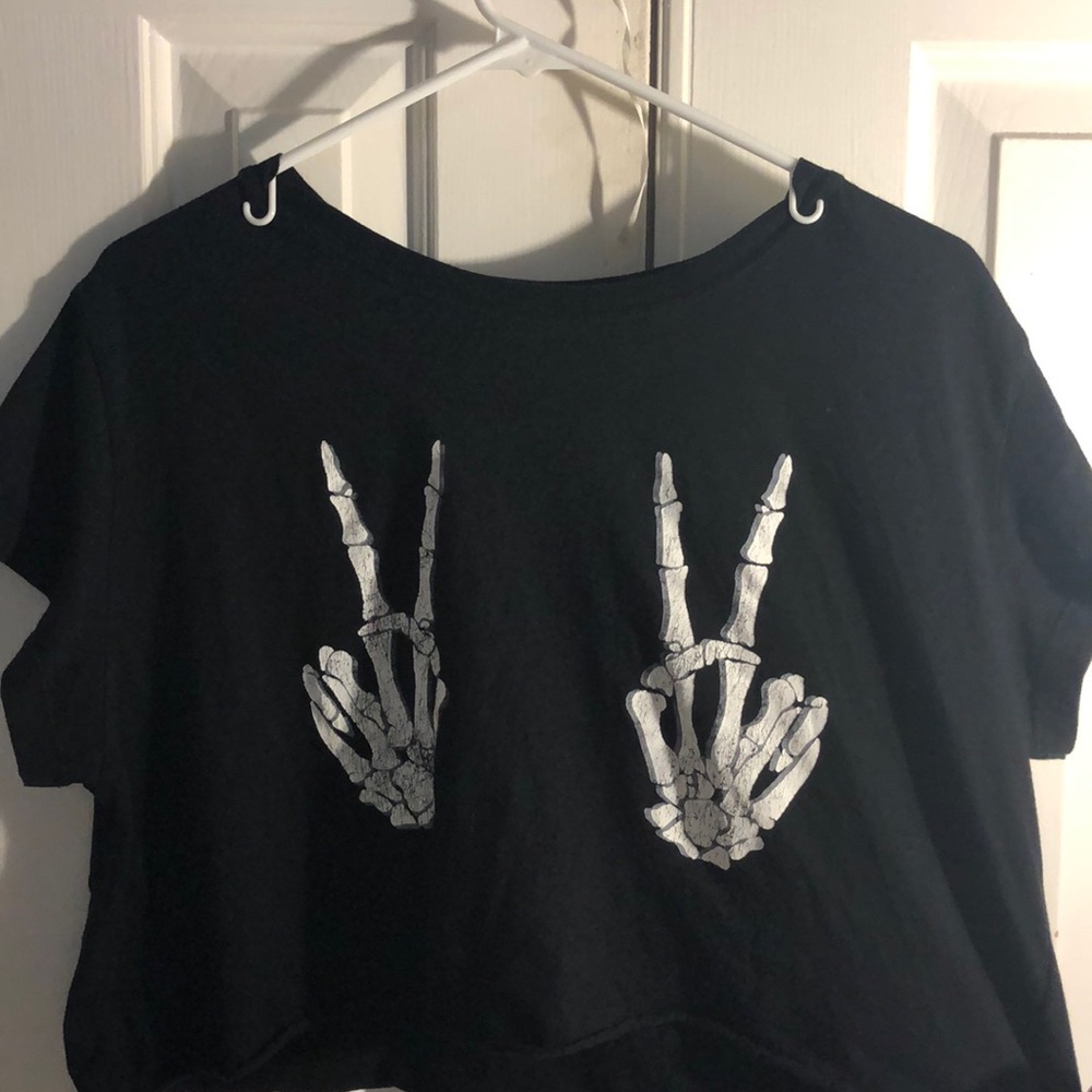 Skeleton peace sign top